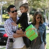 Jessica Alba, Cash Warren and daughter head out for a family meal photos | Picture 79854